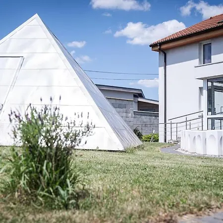 By Pyramid: Christoph * ブラチスラヴァ