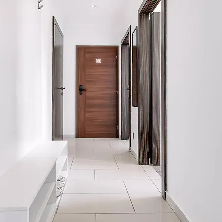 Apartment By Pyramid: Christoph
